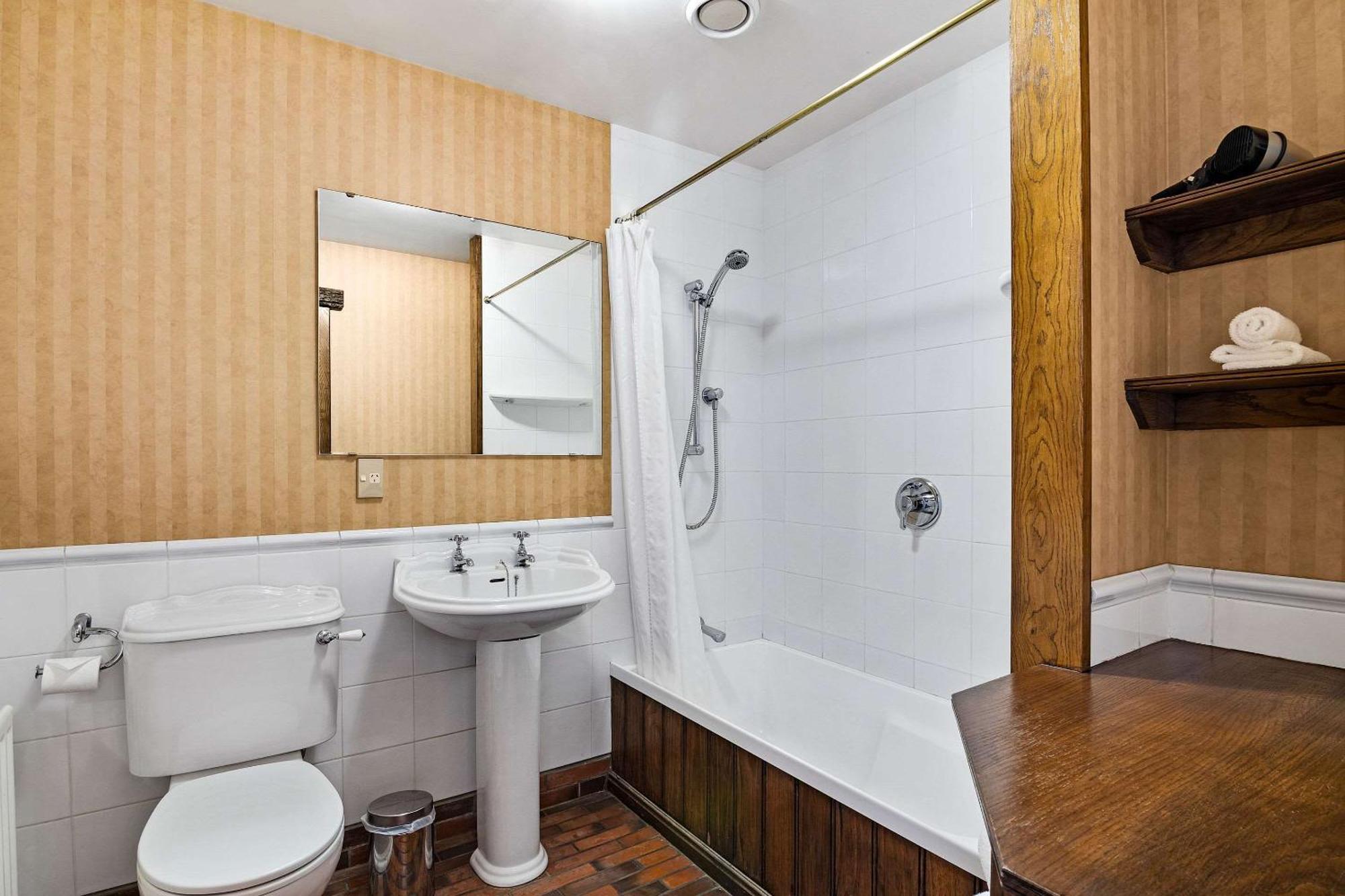 The Honest Lawyer, Ascend Hotel Collection Нельсон Екстер'єр фото